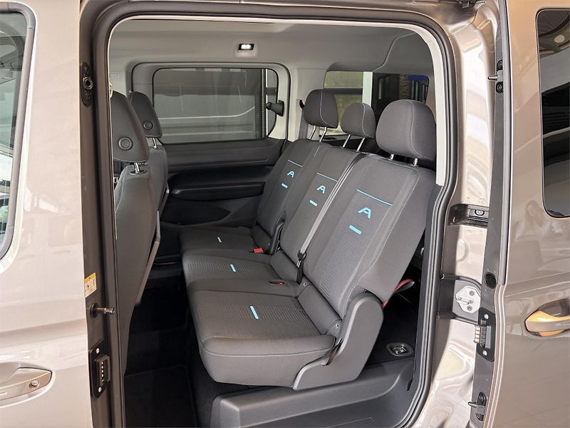 Ford Tourneo Connect (2026) Active, Grand Tourneo, 2.0 Eco - fotka 8 z 9