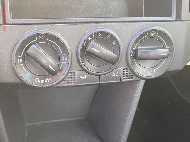 Volkswagen Polo (2006) 1.2 i, Klima - fotka 13 z 15