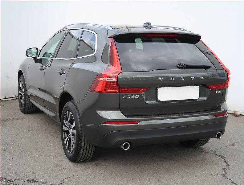 Volvo XC60 (2021) B4 AWD, 4X4,Automat,MHEV,45TKM - fotka 4 z 19