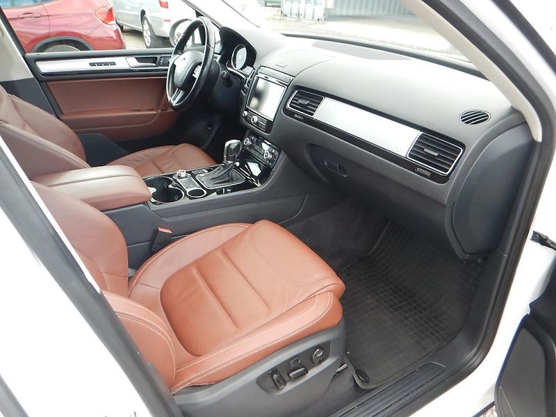 Volkswagen Touareg 3.0 TDI V6, 4x4, DSG - fotka 13 z 31