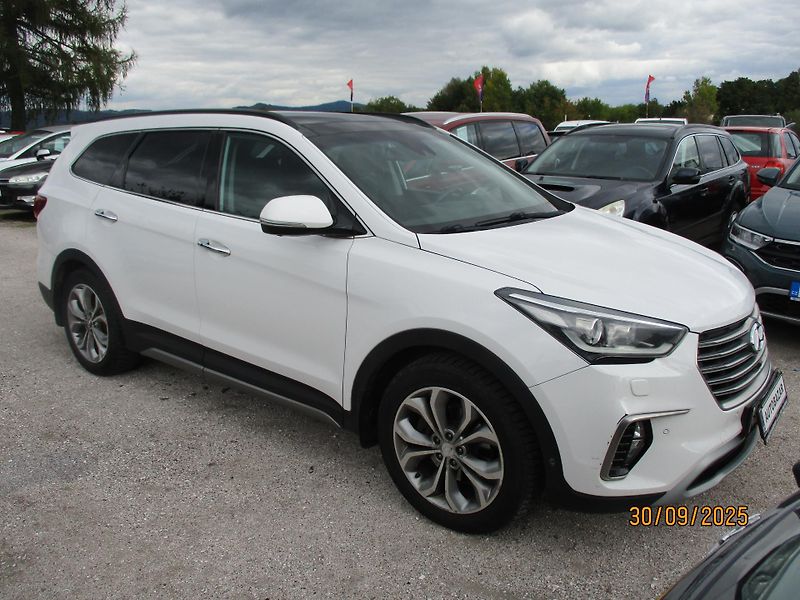 Hyundai Grand Santa Fe (2017) 2,2 CRDi AWD/ 4x4 - fotka 2 z 14
