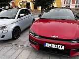 Sraz elektromobilů na náměstí ve Valašském Meziříčí, 5. srpna 2023.