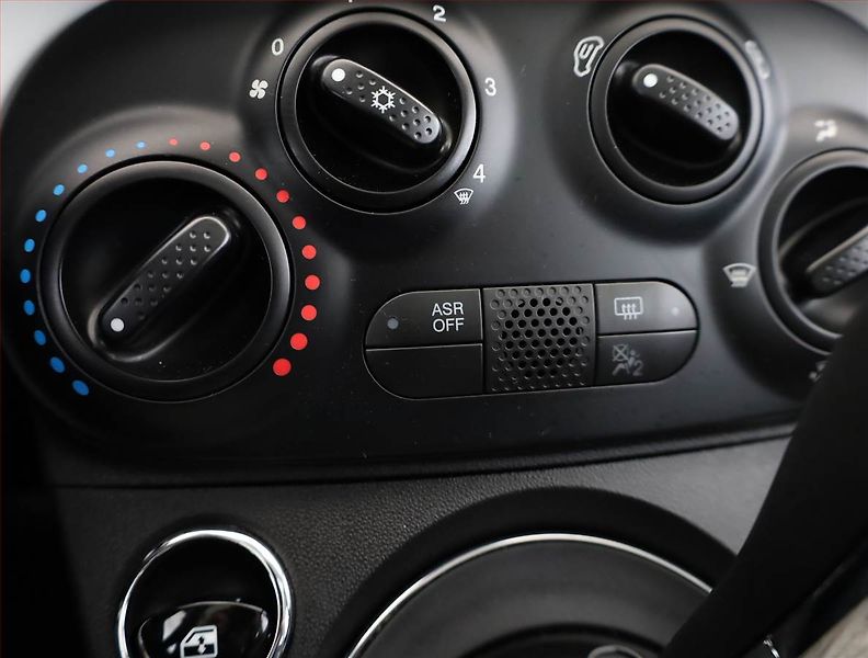 Fiat 500 (2018) 1.2, Automat, Serv.kniha - fotka 12 z 19
