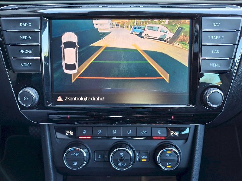 Škoda Superb (2017) L&K DSG 4x4 2,0TSi 206kW - fotka 22 z 35
