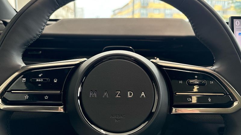 Mazda CX-6e (2026) Takumi černá kůže 21´´ kola - fotka 11 z 25