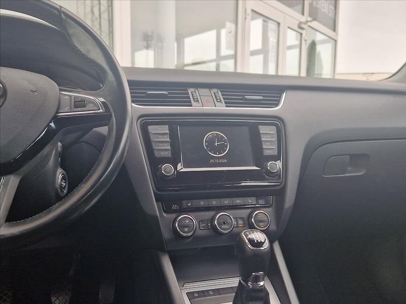 Škoda Octavia 2,0 TDI 110kW TAŽNÉ VÝHŘ. NOSI - fotka 25 z 41