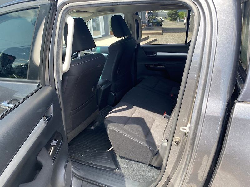 Toyota Hilux 2.4D, ČR, Active, tažné - fotka 10 z 29