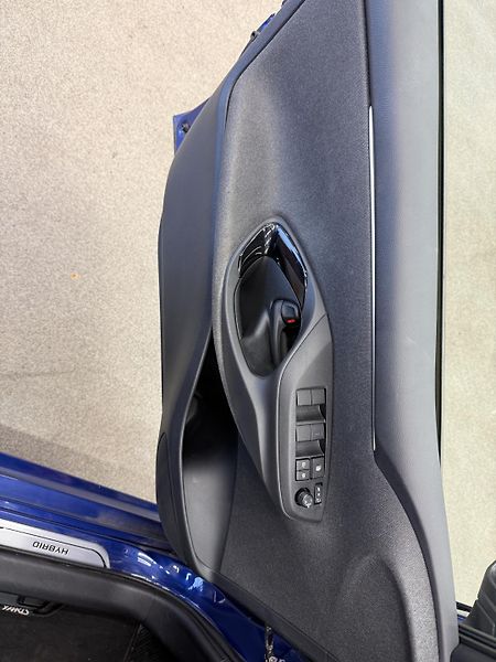 Toyota Yaris 1.5 hybrid 68 kW - fotka 19 z 21