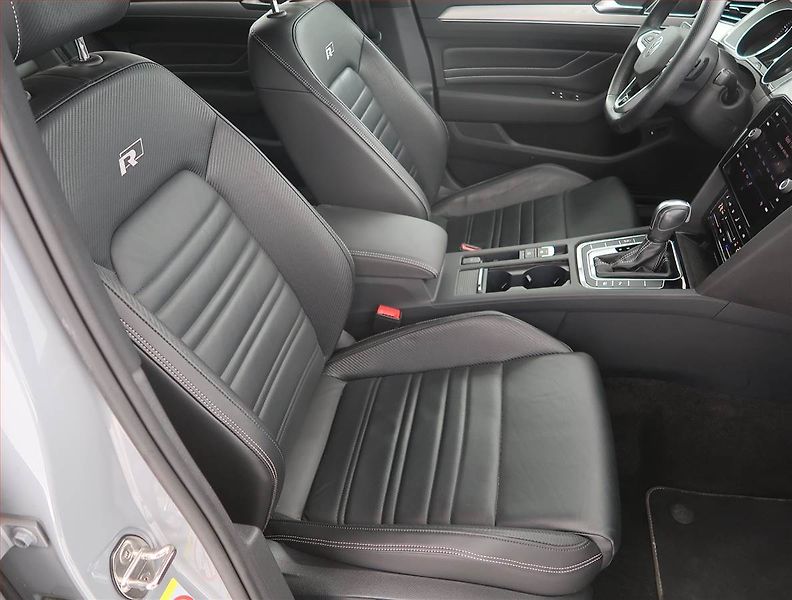 Volkswagen Passat (2022) R-Line 2.0 TSI - fotka 9 z 23