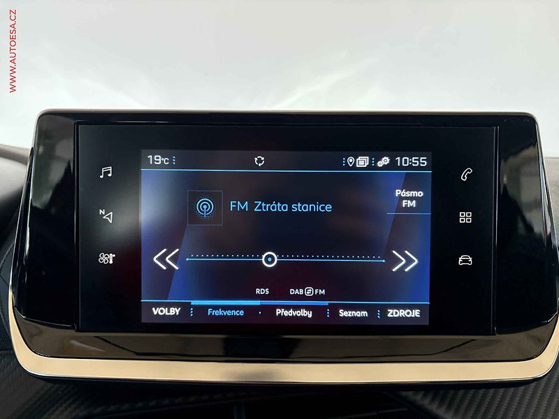 Peugeot 2008 (2021) 1.2PT, Active, LED, navi - fotka 13 z 16