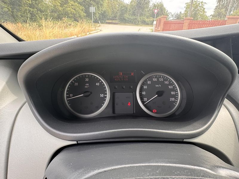 Opel Vivaro 2.0CDTI 84Kw L2 - 9.Mist - fotka 10 z 17