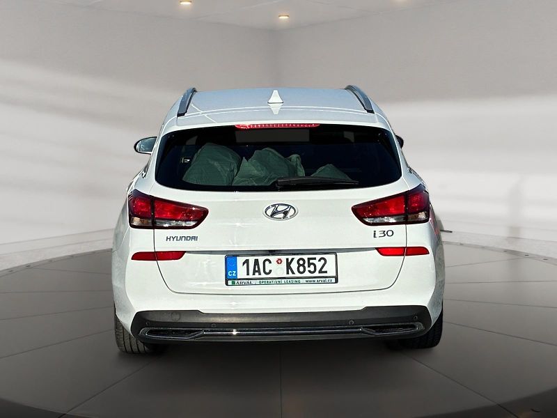Hyundai i30 (2024) SMART 1.5T-GDI 118kW CZ DPH - fotka 5 z 11