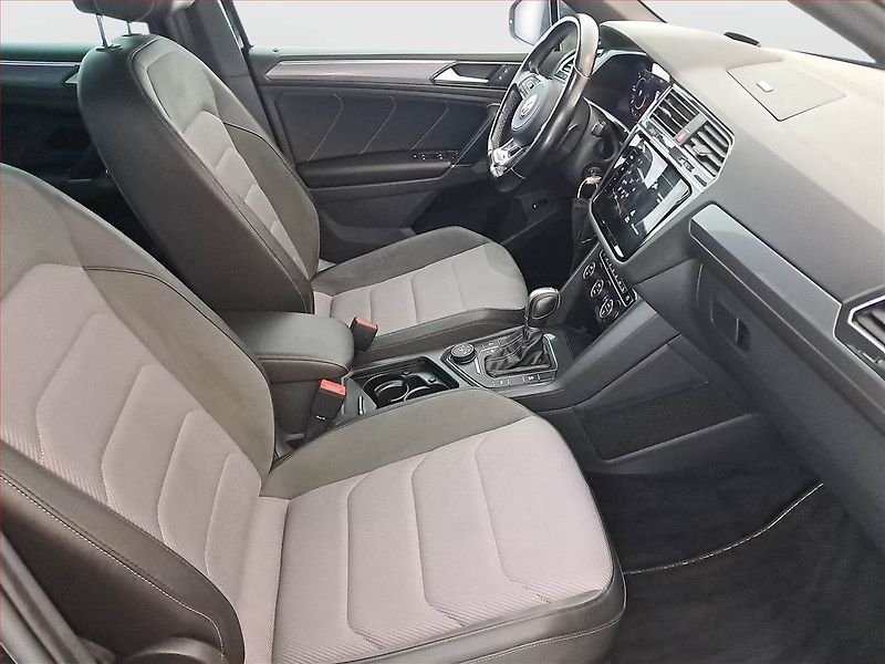 Volkswagen Tiguan (2016) R-Line 2.0 TDI, 4X4, Automat - fotka 9 z 24