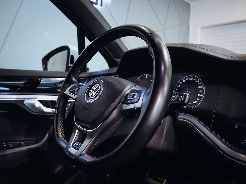 Volkswagen Touareg 3.0TDI V6 R-line 210 kW - fotka 9 z 31
