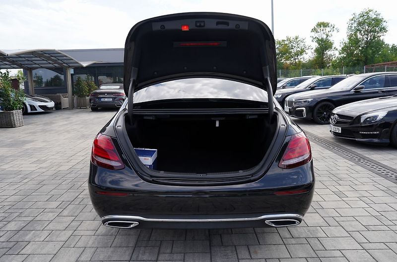 Mercedes-Benz Třídy E E 220d AMG/LED/AT9/kůže - fotka 11 z 46