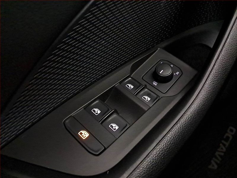 Škoda Octavia (2023) Ambition 2.0 TDI, ČR,1.maj - fotka 19 z 21