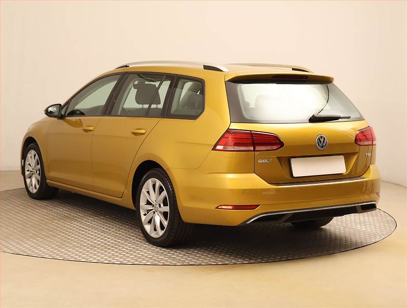 Volkswagen Golf (2017) Comfortline 1.0 TSI, Kůže - fotka 4 z 20