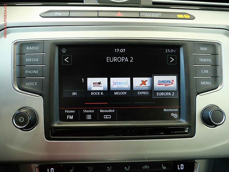 Volkswagen Passat (2015) 2.0 TDi, Comfortline, DSG - fotka 17 z 20