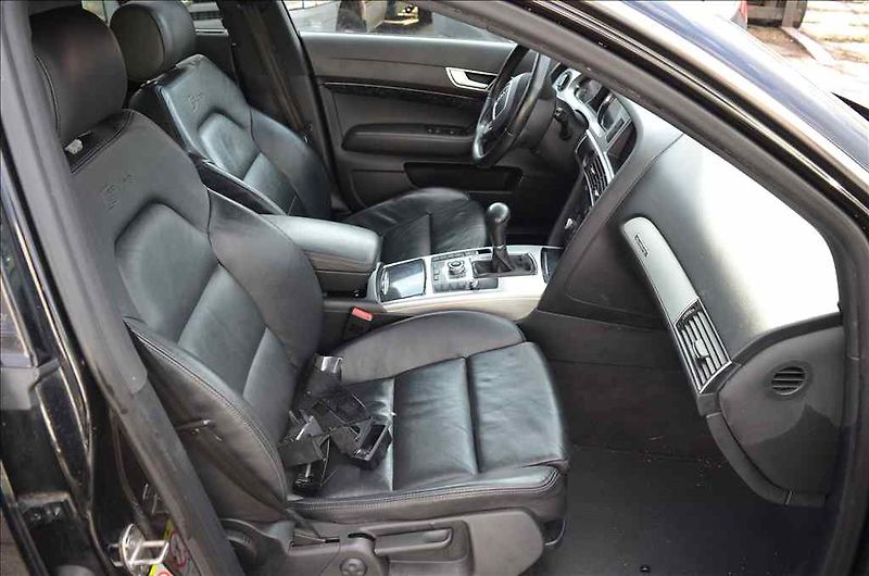 Audi A6 (2010) AVANT 3,0 TDI QUATTRO - fotka 23 z 31