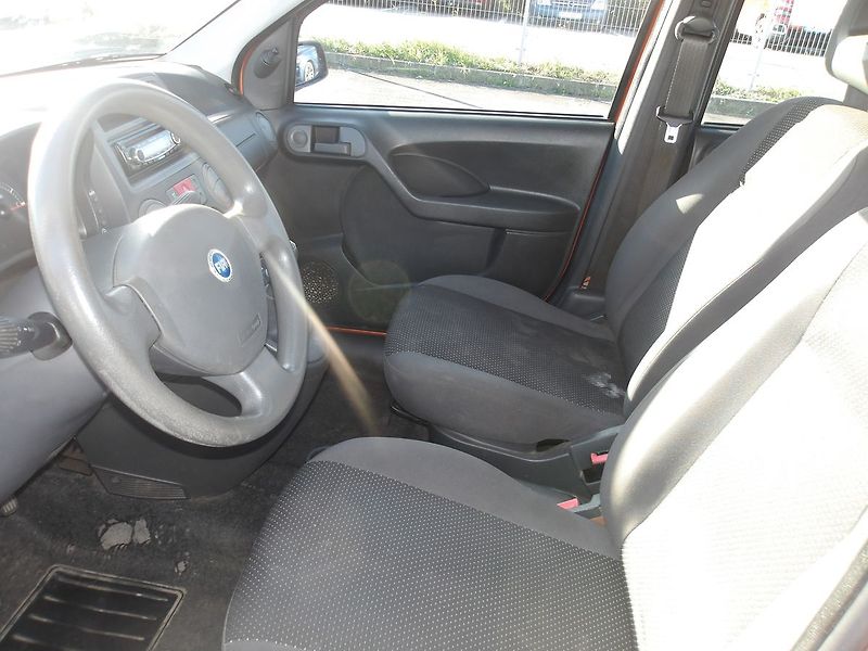 Fiat Panda 1,1i ČR NOVÁ STK ! - fotka 16 z 24