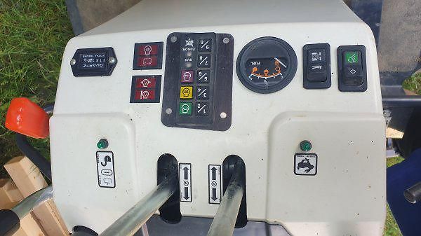 Bobcat (2020) E10Z 1.1t/71-110cm +vrták Bagr - fotka 10 z 15