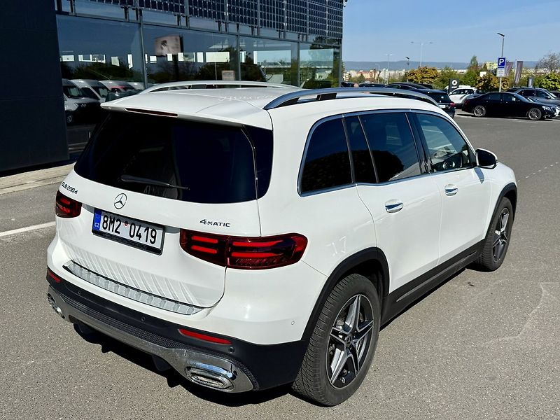 Mercedes-Benz GLB (2025) 200 d 4MATIC - fotka 45 z 45