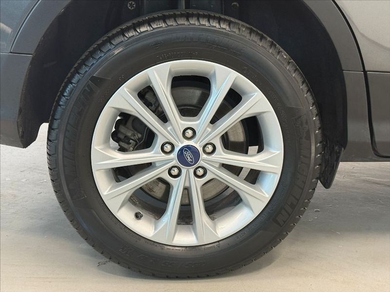 Ford Kuga 1,5 EcoBoost TITANIUM CZ - fotka 17 z 19