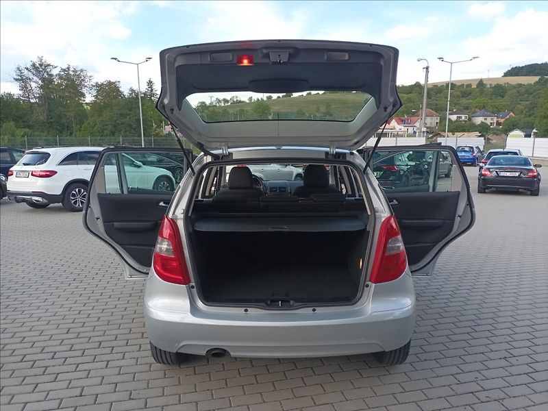 Mercedes-Benz Třídy A 1,5 160i,70kw,KLIMA,AUTOMAT - fotka 18 z 37