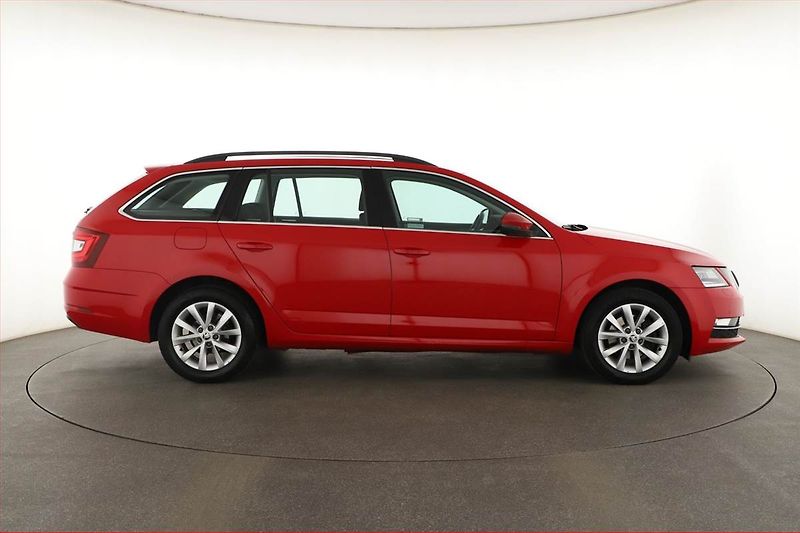 Škoda Octavia (2019) 1.5 TSI, ČR,1.maj, Tempomat - fotka 6 z 19
