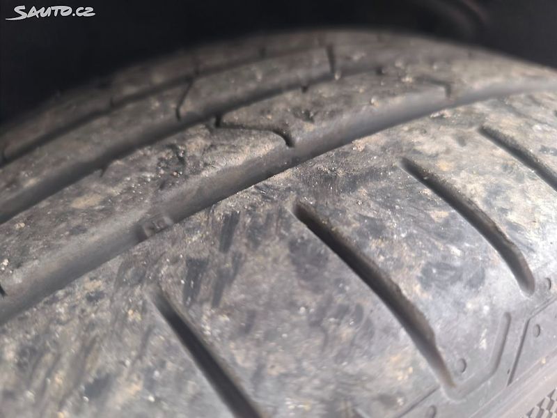 Hyundai ix35 2.0D4X4,70KM,MAX VÝBAVA,KRÁSNÝ - fotka 25 z 31