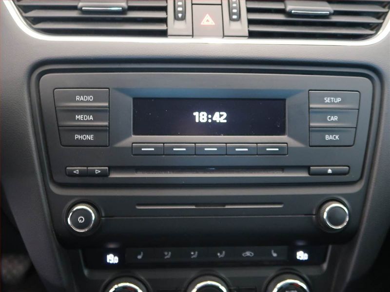 Škoda Octavia (2014) Elegance 1.6 TDI, Tempomat - fotka 12 z 14