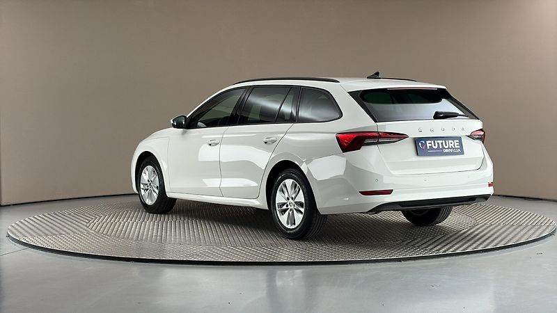 Škoda Octavia 2.0 TDI Ambition Combi - fotka 2 z 24