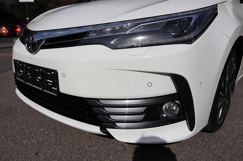 Toyota Corolla (2018) Toyota Corolla Sedan 1.6 - fotka 6 z 60