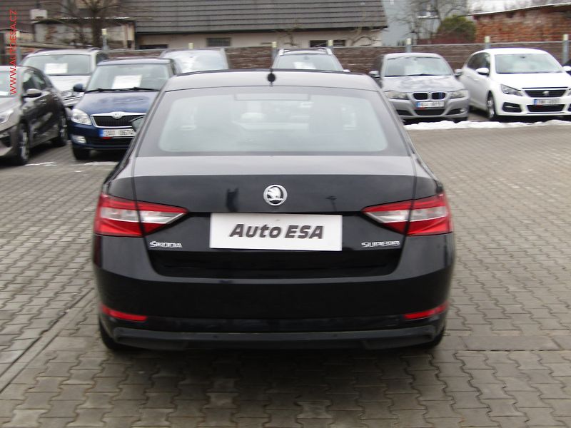 Škoda Superb (2018) 2.0 TDi, Active - fotka 5 z 17