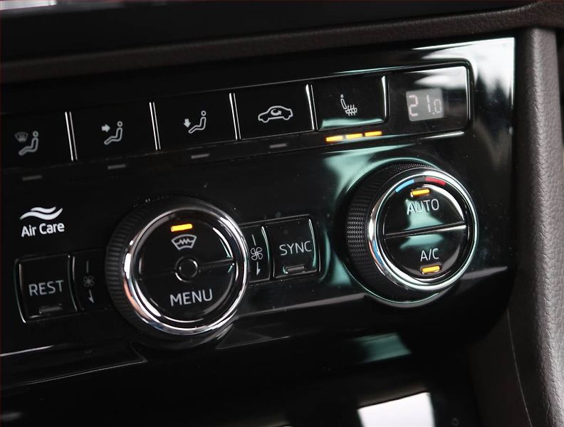 Škoda Superb (2018) Laurin&Klement 2.0 TDI, 4X4 - fotka 21 z 25