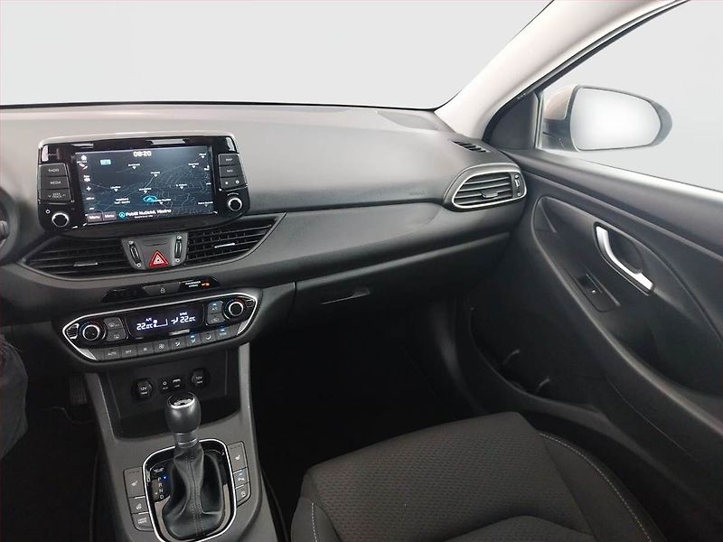 Hyundai i30 (2019) Style 1.4 T-GDI, Automat, Navi - fotka 8 z 19