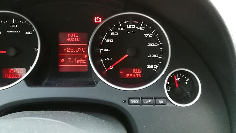 Seat Exeo 3R predni maska
