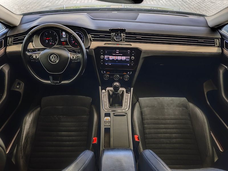 Volkswagen Passat (2017) 2.0 TDi Highline ACC Manuál - fotka 7 z 36