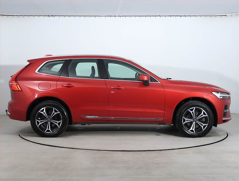 Volvo XC60 (2022) T6 Recharge - fotka 6 z 29