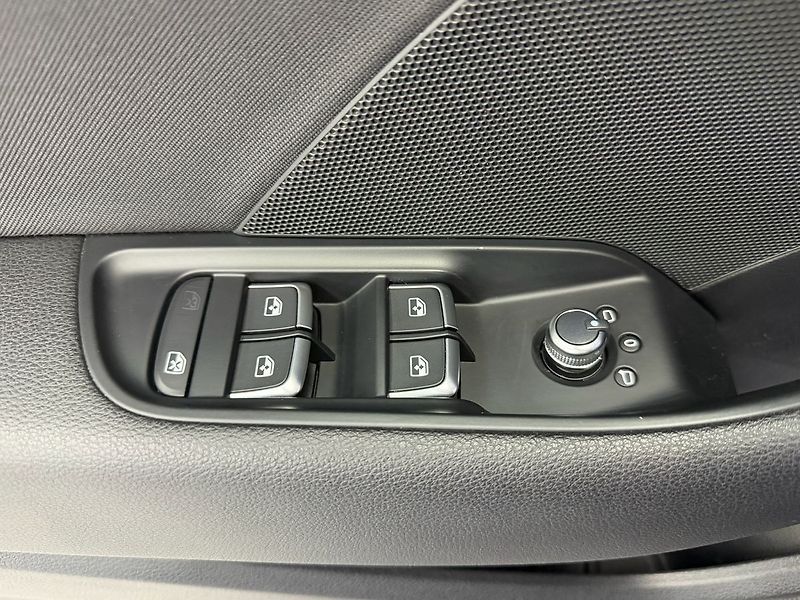 Audi A3 1.6 TDI LIMOUSINE SPORT, NAVIG - fotka 19 z 20