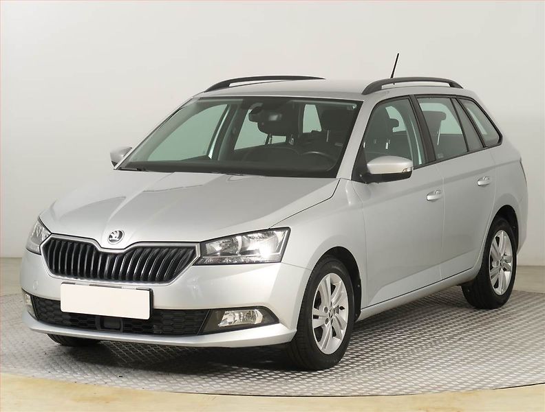 Škoda Fabia (2022) Ambition Plus 1.0 TSI - fotka 2 z 17