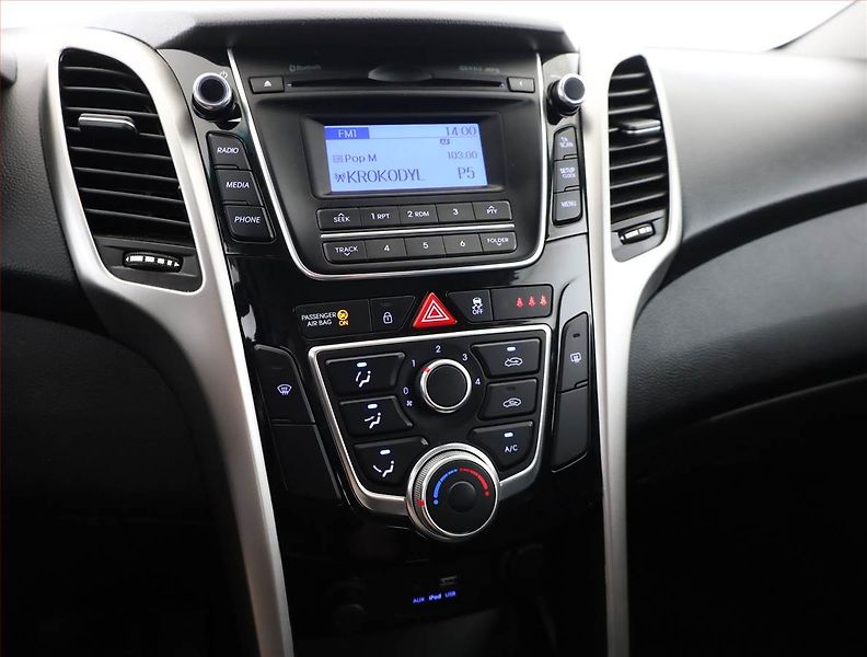 Hyundai i30 (2016) 1.6 MPI, ČR,1.maj, Serv.kniha - fotka 9 z 14