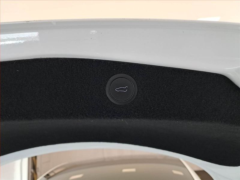 Tesla Model 3 (2023) Standard Range 60kWh, SoH 95% - fotka 18 z 31