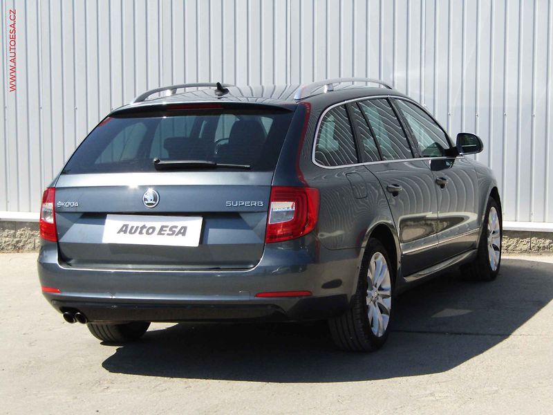 Škoda Superb (2014) 2.0TDi, Elegance, DSG, navi - fotka 4 z 23