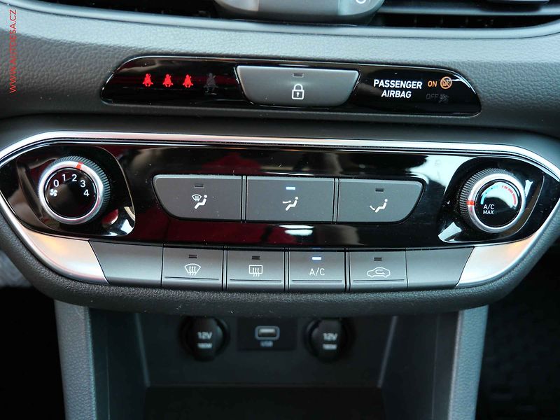 Hyundai i30 (2020) 1.5 DPi, ČR, servis.kniha, AC - fotka 15 z 20