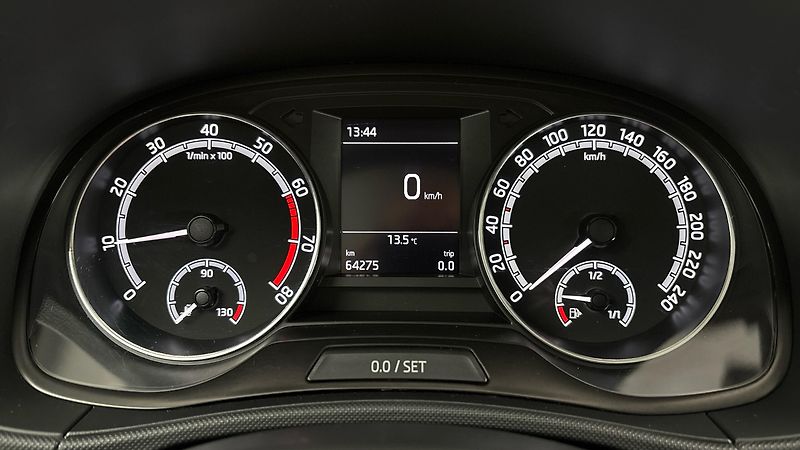 Škoda Fabia 1.0 TSI Ambition Combi - fotka 10 z 23