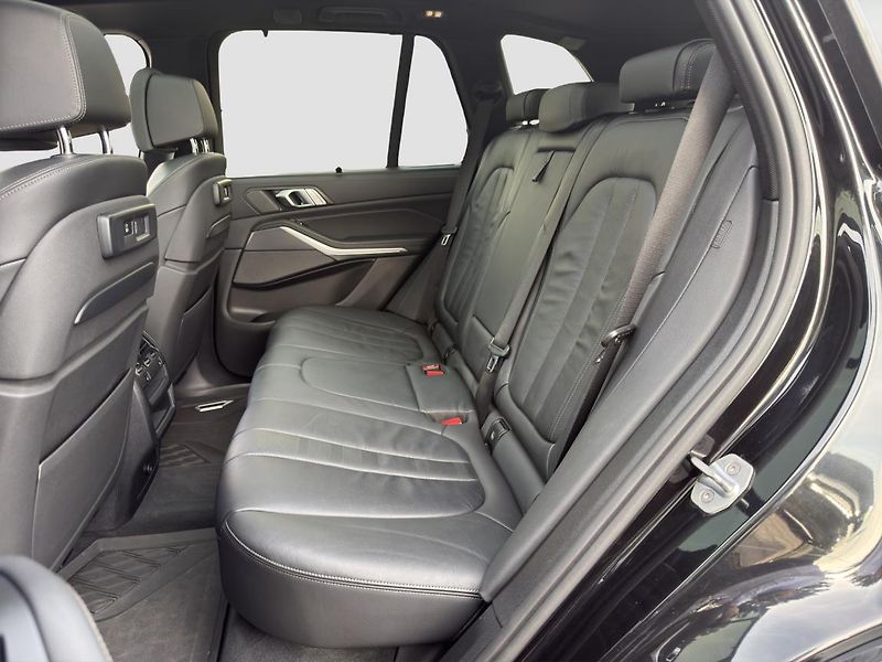 BMW X5 xDrive40i - fotka 16 z 22