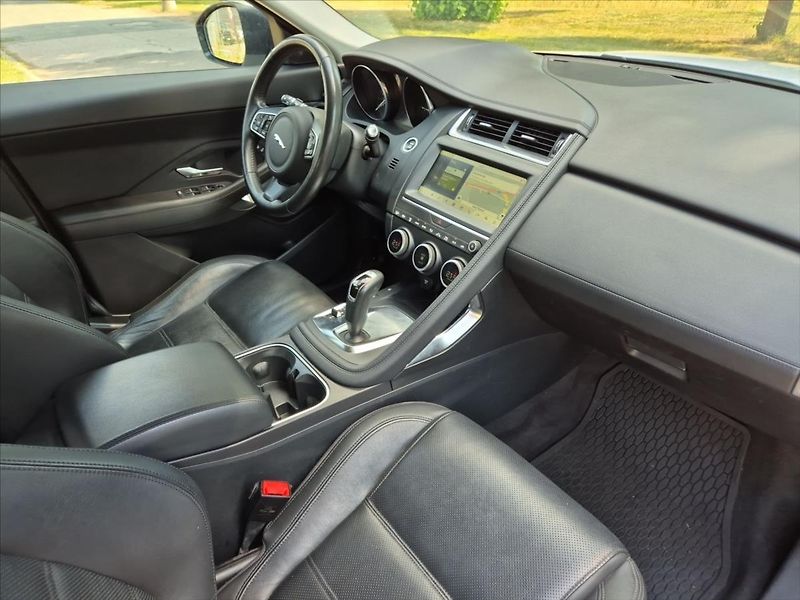 Jaguar E-Pace 2,0 D150 S AWD - fotka 13 z 18