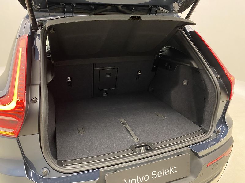 Volvo XC40 B4 DARK ULTRA AUT CZ - fotka 6 z 56