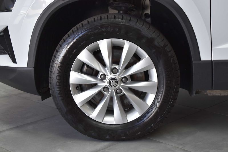 Škoda Karoq 1.5 TSI AMBITION*DPH*ČR 1.MAJ* - fotka 28 z 37